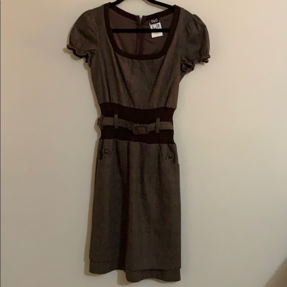 Brown D & G fitted dress with adjustable belt sz 6